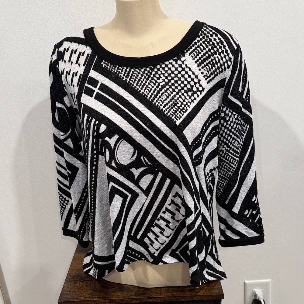 Lana Lee Elegant Black and White Top